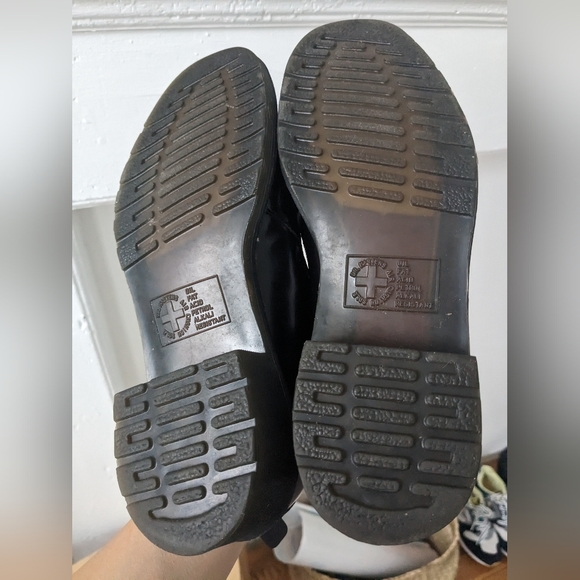 Dr. Martens leather loafer with small black heel - Picture 5 of 7